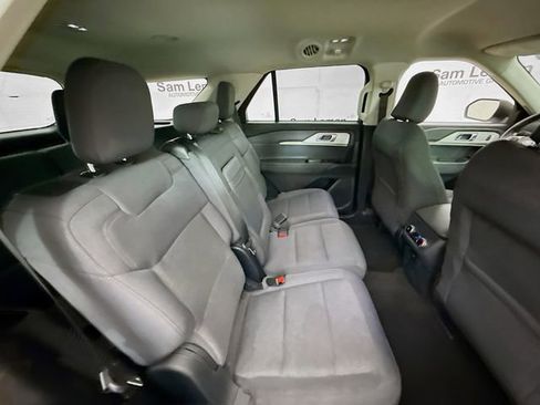 Used 2025 Ford Explorer Active AWD/4WD image 28
