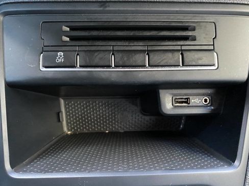 Used 2017 Volkswagen Tiguan S image 34