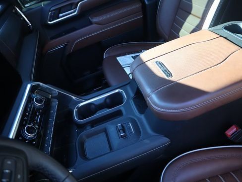 Used 2025 GMC Sierra 2500 Denali Ultimate image 17