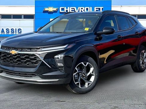 New 2025 Chevrolet Trax LT w/ Driver Confidence Package image 2