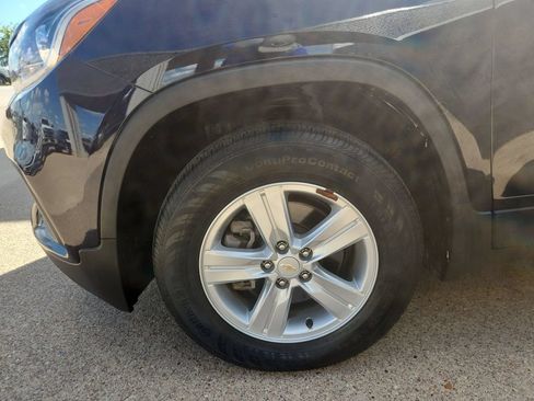 Used 2022 Chevrolet Trax LT w/ LT Convenience Package AWD/4WD image 14
