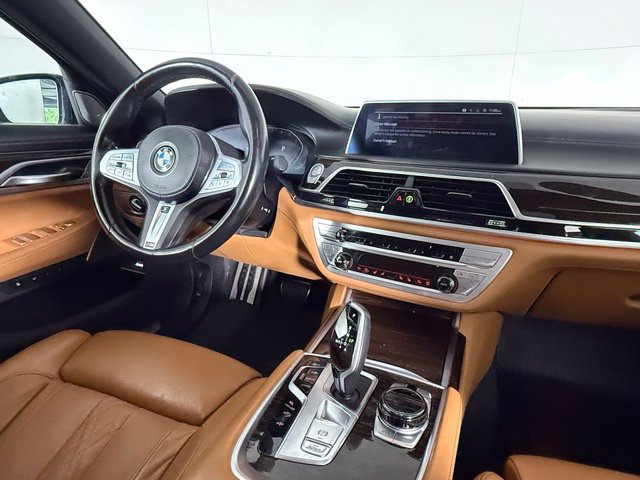Used 2022 BMW 740i w/ M Sport Package RWD image 17