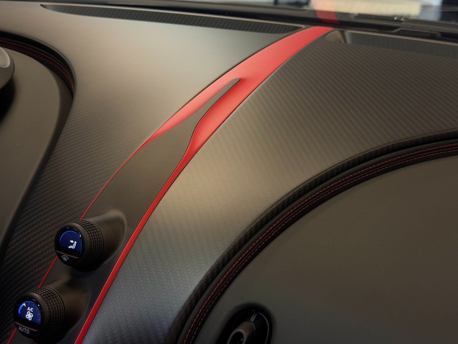Used 2024 Bugatti Chiron Super Sport AWD/4WD image 41