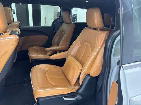Used 2022 Chrysler Pacifica Pinnacle AWD/4WD image 25