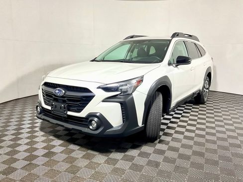 Used 2023 Subaru Outback Premium AWD/4WD image 2
