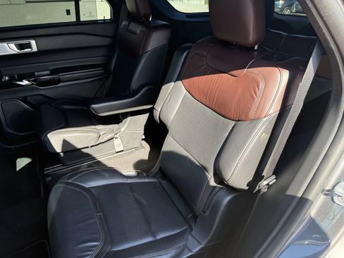 Used 2023 Ford Explorer Platinum w/ Technology Package AWD/4WD image 9