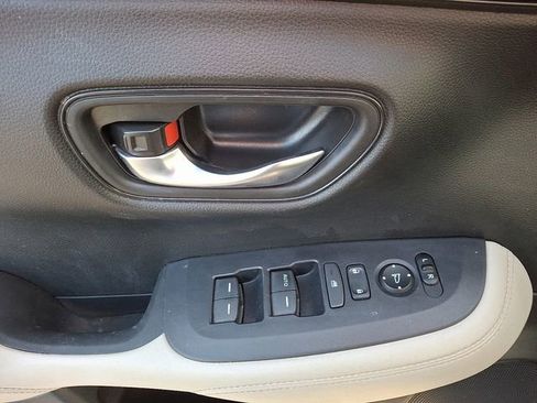 Used 2025 Honda HR-V LX image 13