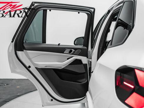 Used 2024 BMW X5 M60i image 49