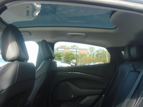 Used 2021 Ford Mustang Mach-E Premium image 15