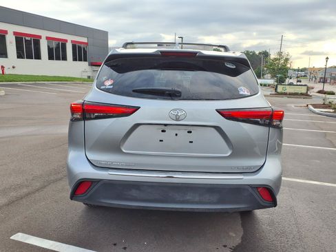 Used 2022 Toyota Highlander XLE AWD/4WD image 30