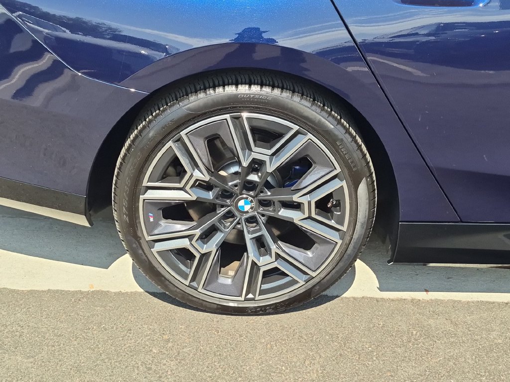 Certified 2026 BMW i5 M60 w/ M Sport Package RWD image 28