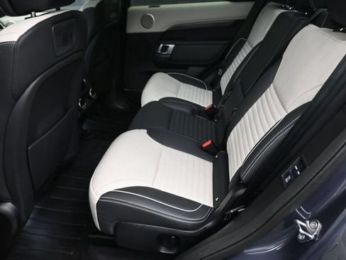 Used 2024 Land Rover Discovery Metropolitan Edition AWD/4WD image 23