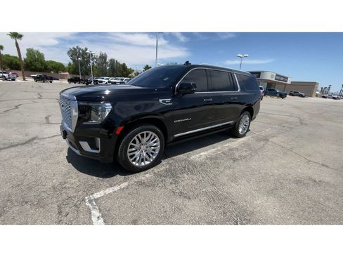 Used 2023 GMC Yukon XL Denali AWD/4WD image 4