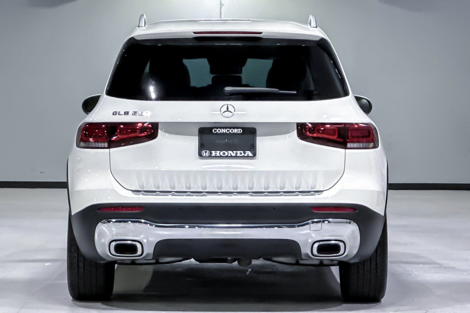 Used 2023 Mercedes-Benz GLB 250 w/ Premium Package image 10