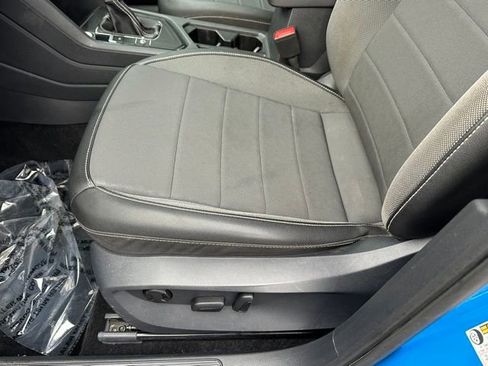 Certified 2024 Volkswagen Taos SE FWD image 28