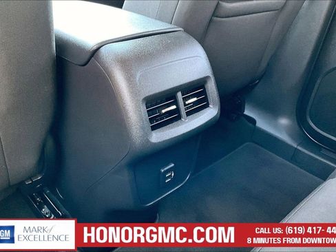 Used 2023 Chevrolet Equinox LT image 10
