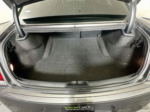 Used 2018 Chrysler 300 S w/ 300S Premium Group RWD image 30