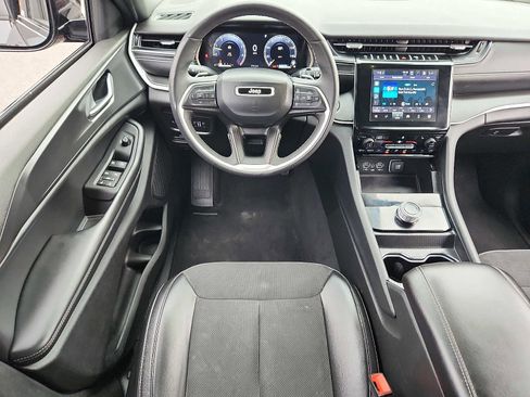 Used 2024 Jeep Grand Cherokee L Laredo image 11