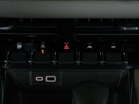 Used 2023 GMC Canyon Denali w/ Denali Black Edition image 34