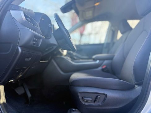 Used 2024 Toyota Highlander LE image 12