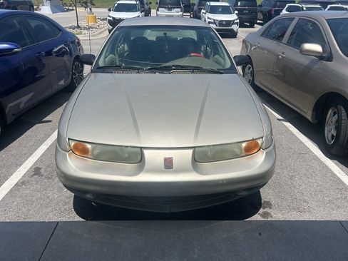 Used 2002 Saturn S-Series SL1 FWD image 2