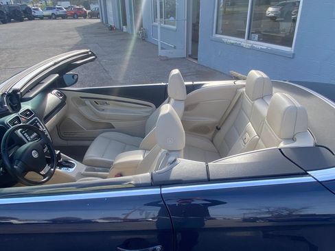 Used 2009 Volkswagen Eos Komfort FWD image 3