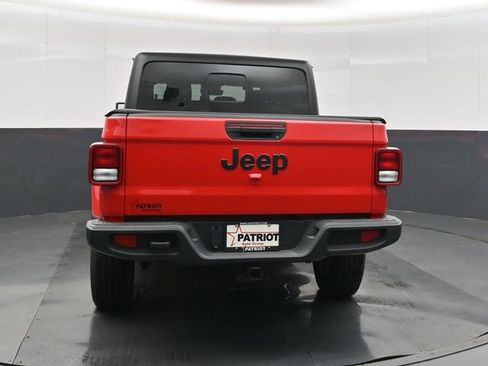 Used 2024 Jeep Gladiator Sport AWD/4WD image 9