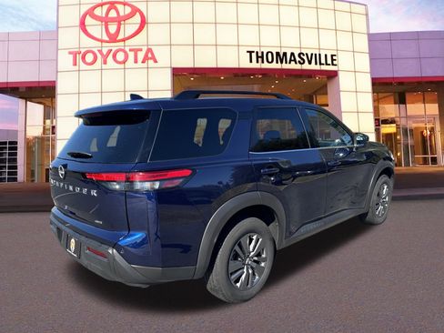 Used 2025 Nissan Pathfinder SV image 5