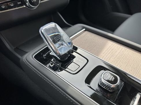 New 2026 Volvo XC90 B6 Plus w/ Protection Package Premier AWD/4WD image 16