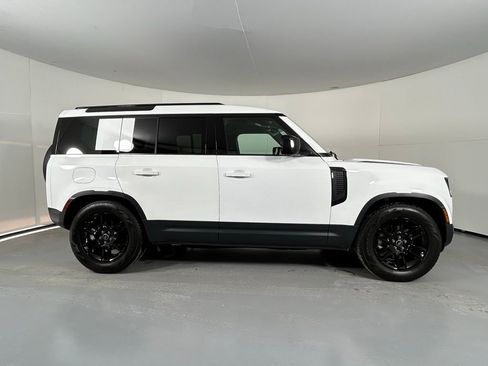 Used 2025 Land Rover Defender 110 S image 9