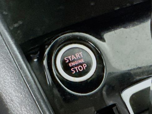 Used 2020 Nissan Kicks S image 20