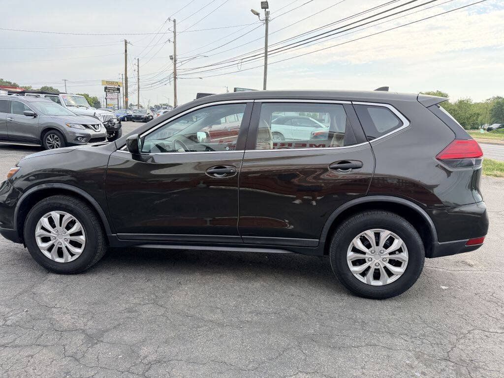 Used 2017 Nissan Rogue S AWD/4WD image 3
