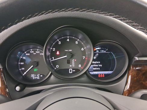 Used 2023 Porsche Macan image 20