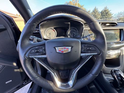 Used 2024 Cadillac XT6 Sport w/ LPO, ONYX Package image 20