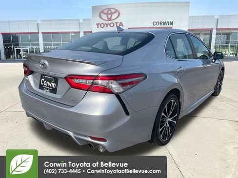 Used 2019 Toyota Camry SE FWD image 5
