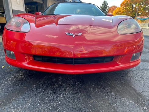 Used 2005 Chevrolet Corvette Convertible w/ Preferred Equipment Group image 2