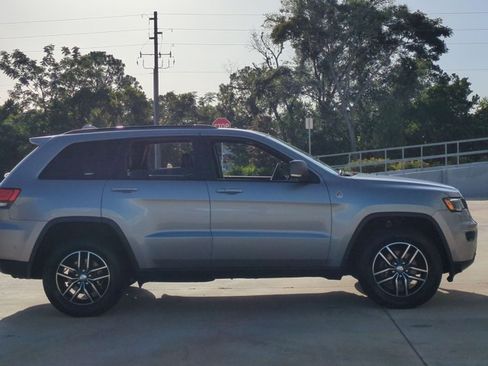 Used 2018 Jeep Grand Cherokee Trailhawk w/ Trailhawk Luxury Group AWD/4WD image 4