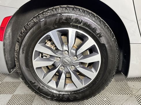 Used 2021 Chrysler Pacifica Touring-L image 31