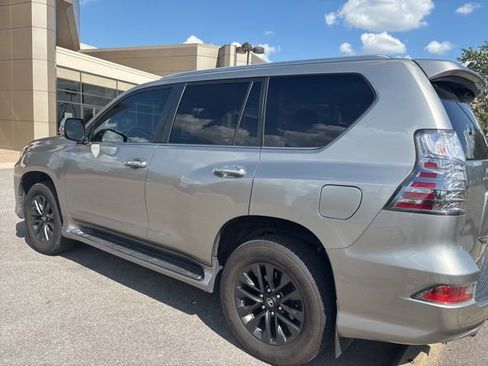 Used 2021 Lexus GX 460 Premium w/ Premium Package AWD/4WD image 3