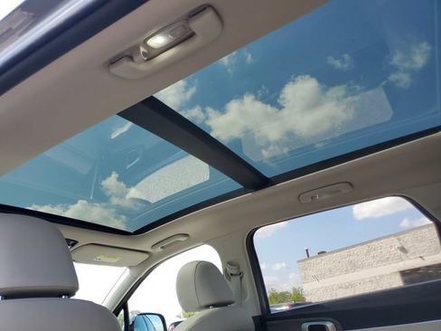 Used 2022 Kia Sorento EX w/ Panoramic Sunroof Package FWD image 11