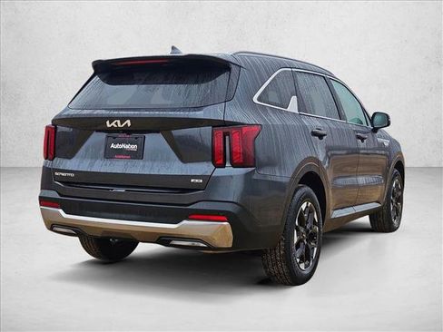 Used 2024 Kia Sorento S image 5