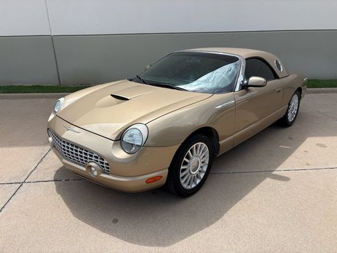 Used 2005 Ford Thunderbird RWD image 4