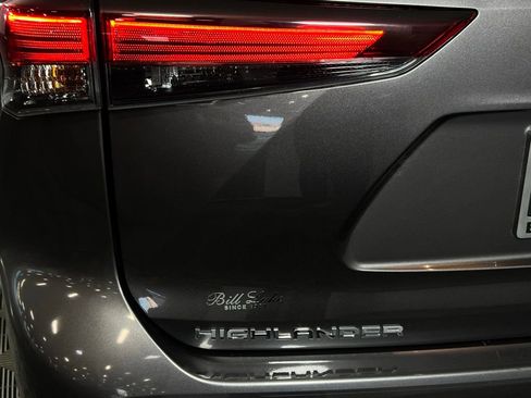 Used 2024 Toyota Highlander XLE image 10