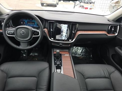 Certified 2025 Volvo V60 B5 Cross Country Plus image 24