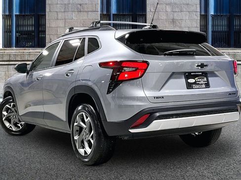 Used 2025 Chevrolet Trax LT w/ Driver Confidence Package image 10