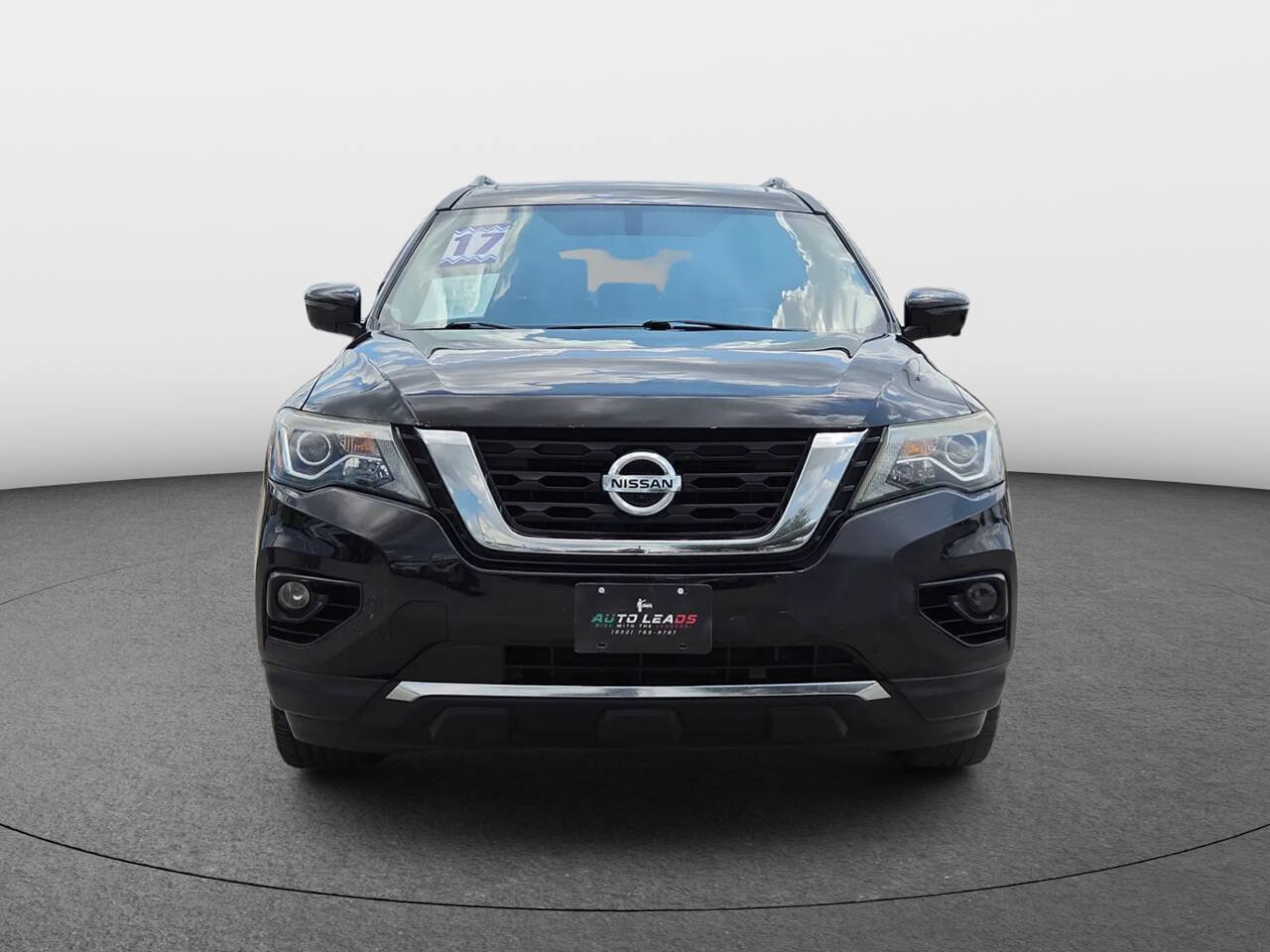 Used 2017 Nissan Pathfinder Platinum FWD image 3