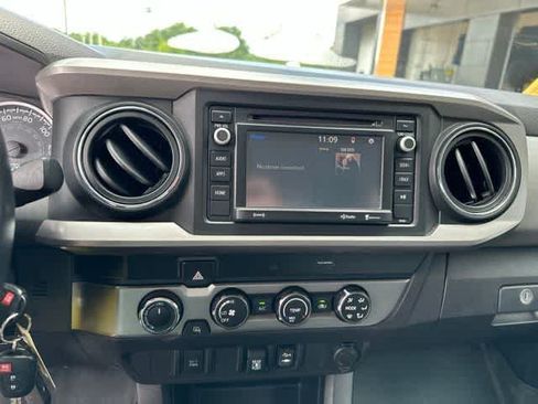 Used 2019 Toyota Tacoma SR5 AWD/4WD image 8