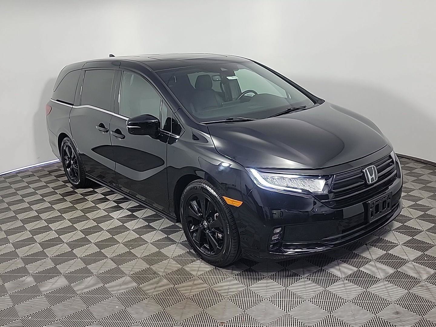 Certified 2023 Honda Odyssey Sport image 2
