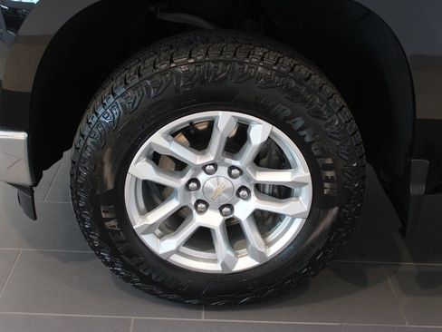 Used 2022 Chevrolet Silverado 1500 LT AWD/4WD image 29