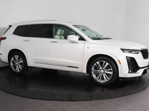 Used 2024 Cadillac XT6 Premium Luxury w/ Technology Package AWD/4WD image 8